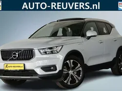 Wit, metallic lak Gebruikt 2022 Volvo XC40 Inscription SUV | € 38.900 (Eerlijke prijs)