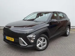 Zwart Gebruikt 2024 Hyundai Kona Comfort SUV | € 29.840 (Eerlijke prijs)