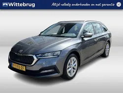 Grijs Gebruikt 2023 Skoda Octavia Ambition Stationwagen | € 22.250 (Eerlijke prijs)