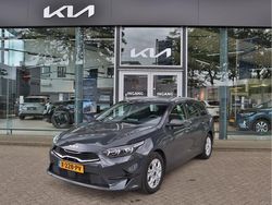 Grijs, metallic lak Gebruikt 2024 Kia Ceed Sportswagon Stationwagen | € 24.445 (Eerlijke prijs)