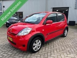 Rood Gebruikt 2009 Daihatsu Sirion Hatchback | € 2.490 (Eerlijke prijs)
