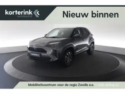 Grijs, metallic lak Gebruikt 2022 Toyota Yaris Cross SUV | € 27.250 (Eerlijke prijs)