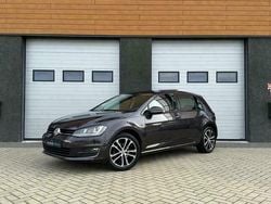 Grijs, metallic lak Gebruikt 2015 VW Golf VII LOUNGE Hatchback | € 13.490 (Eerlijke prijs)