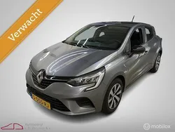 Grijs Gebruikt 2023 Renault Clio V Equilibre Hatchback | € 15.950 (Eerlijke prijs)