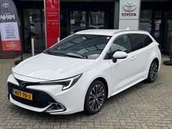 Wit Gebruikt 2023 Toyota Corolla Edition Stationwagen | € 28.499 (Eerlijke prijs)