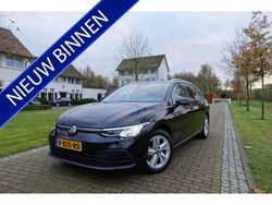 Zwart Gebruikt 2022 VW Golf VIII R-line Stationwagen | € 24.750 (Goede deal)