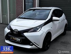 Wit Gebruikt 2016 Toyota Aygo X-play Hatchback | € 9.490 (Super prijs)
