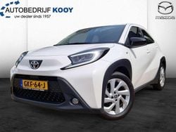 Wit, metallic lak Gebruikt 2023 Toyota Aygo Active Hatchback | € 16.500 (Goede deal)