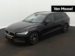 Zwart Gebruikt 2021 Volvo V60 Momentum Stationwagen | € 28.940 (Goede deal)