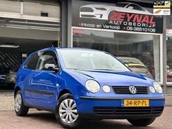 Blauw Gebruikt 2005 VW Polo Hatchback | € 2.299 (Eerlijke prijs)