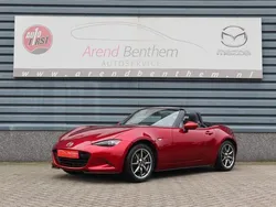 Soul red crystal (donker rood metallic) Gebruikt 2023 Mazda MX5 Luxury Cabriolet | € 34.450 (Iets duurder)