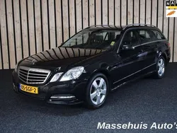 Zwart, metallic lak Gebruikt 2011 Mercedes E200 Avantgarde Stationwagen | € 11.750 (Eerlijke prijs)