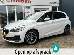 Wit, metallic lak Gebruikt 2021 BMW 225 Active Tourer iPerformance MPV | € 28.950 (Iets duurder)