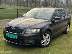 Zwart Gebruikt 2016 Skoda Octavia Business Line Hatchback | € 5.250 (Eerlijke prijs)