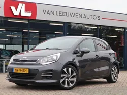 Grijs, metallic lak Gebruikt 2017 Kia Rio 2 Hatchback | € 7.948 (Iets duurder)
