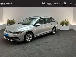 Grijs Gebruikt 2023 VW Golf VIII Life Stationwagen | € 25.895 (Eerlijke prijs)