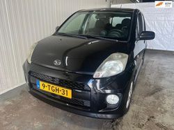 Zwart Gebruikt 2006 Daihatsu Sirion Hatchback | € 2.750 (Eerlijke prijs)