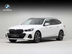 Wit Nieuw 2025 BMW 530e Comfort Edition Stationwagen | € 83.157 (Super prijs)