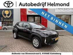 Zwart Gebruikt 2024 Toyota Yaris Cross Active SUV | € 28.900 (Eerlijke prijs)