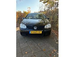 Zwart (metallic) Gebruikt 2005 VW Golf IV Trendline Hatchback | € 2.500 (Eerlijke prijs)