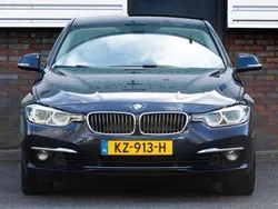 Blauw, metallic lak Gebruikt 2016 BMW 330e Sedan | € 15.900 (Eerlijke prijs)