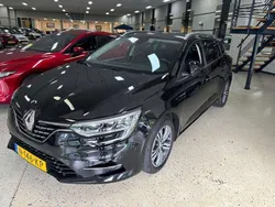 Zwart, metallic lak Gebruikt 2021 Renault Mégane IV Intens Stationwagen | € 19.750