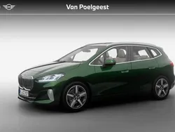 Sanremo grun metallic (groen metallic) Nieuw 2025 BMW 218 Luxury Line Stationwagen | € 57.565 (Iets duurder)