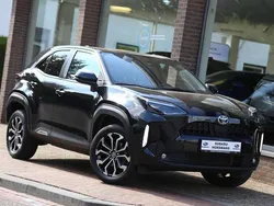 Zwart Gebruikt 2022 Toyota Yaris Cross Team SUV | € 25.950 (Eerlijke prijs)