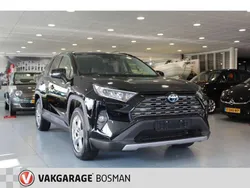 Zwart, metallic lak Gebruikt 2020 Toyota RAV4 Hybrid Team SUV | € 33.500 (Goede deal)