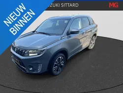 Grijs Gebruikt 2020 Suzuki Vitara Style SUV | € 19.950 (Eerlijke prijs)