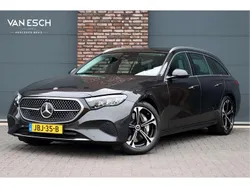 Grijs, metallic lak Gebruikt 2024 Mercedes E300 Luxury Stationwagen | € 54.500 (Goede deal)