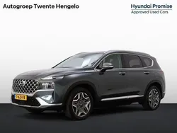 Rain forest (groen metallic) Gebruikt 2023 Hyundai Santa Fe Comfort SUV | € 41.900 (Eerlijke prijs)