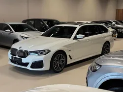 Wit Gebruikt 2022 BMW 530e M Sport Stationwagen | € 37.750 (Eerlijke prijs)