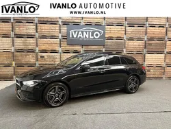 Zwart Gebruikt 2023 Mercedes CLA250 AMG line Sedan | € 29.745 (Eerlijke prijs)
