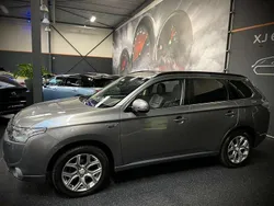 Grijs, metallic lak Gebruikt 2013 Mitsubishi Outlander P-HEV Instyle SUV | € 13.500 (Duur)