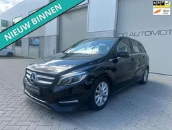 Zwart Gebruikt 2017 Mercedes B180 Edition MPV | € 13.750 (Super prijs)