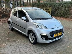 Grijs (metallic) Gebruikt 2012 Peugeot 107 Active Hatchback | € 3.450 (Super prijs)