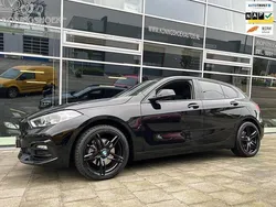 Zwart Gebruikt 2021 BMW 118 Executive Hatchback | € 23.950 (Eerlijke prijs)