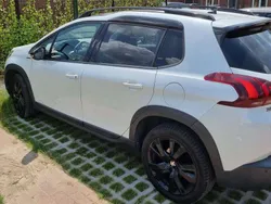 Wit Gebruikt 2017 Peugeot 2008 GT-line SUV | € 11.249 (Eerlijke prijs)