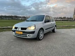 Grijs Gebruikt 2004 Renault Clio II Basis Hatchback | € 1.300 (Eerlijke prijs)