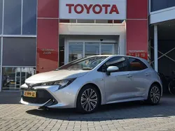Grijs, metallic lak Gebruikt 2021 Toyota Corolla Business Edition Hatchback | € 22.900 (Eerlijke prijs)