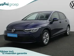 Blauw Gebruikt 2023 VW Golf VIII Business Hatchback | € 22.950 (Goede deal)