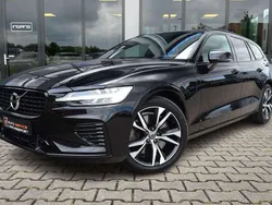 Zwart, metallic lak Gebruikt 2022 Volvo V60 R-Design Stationwagen | € 34.900 (Super prijs)