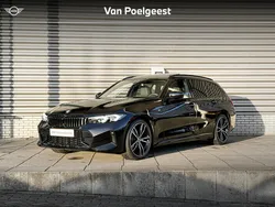 Saphirschwarz metallic (zwart metallic) Gebruikt 2024 BMW 320 M Sport Stationwagen | € 51.900