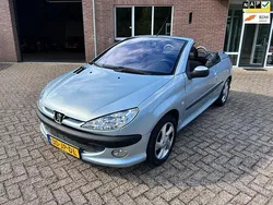Grijs Gebruikt 2002 Peugeot 206 CC Cabriolet | € 2.750 (Eerlijke prijs)