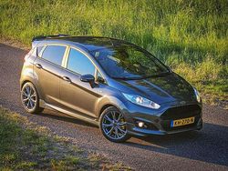 Grijs Gebruikt 2016 Ford Fiesta ST-Line Hatchback | € 7.250 (Eerlijke prijs)