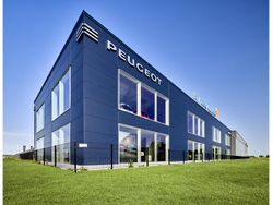 Zwart Gebruikt 2023 Peugeot e-2008 Allure SUV | € 22.440 (Eerlijke prijs)