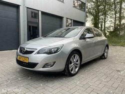 Grijs Gebruikt 2012 Opel Astra Edition Hatchback | € 5.950 (Iets duurder)