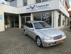 Grijs, metallic lak Gebruikt 2001 Mercedes C220 Elegance Stationwagen | € 3.999