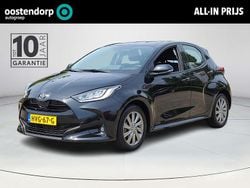 Zwart Gebruikt 2024 Toyota Yaris Hatchback | € 22.445 (Eerlijke prijs)